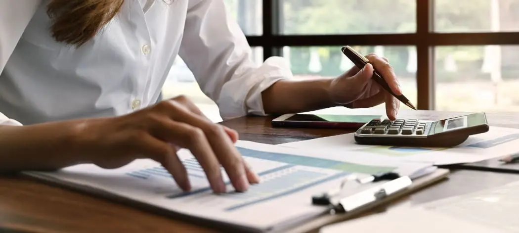 Finance Person calculating data amounts with a pen.